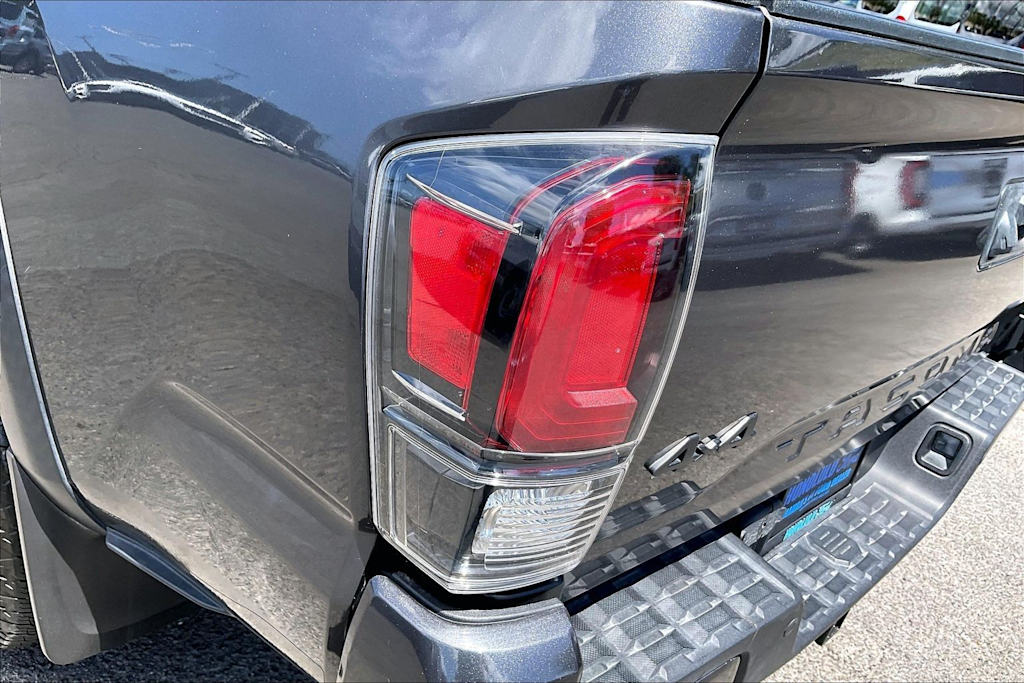 Thumbnail: 2020 Toyota Tacoma - 32