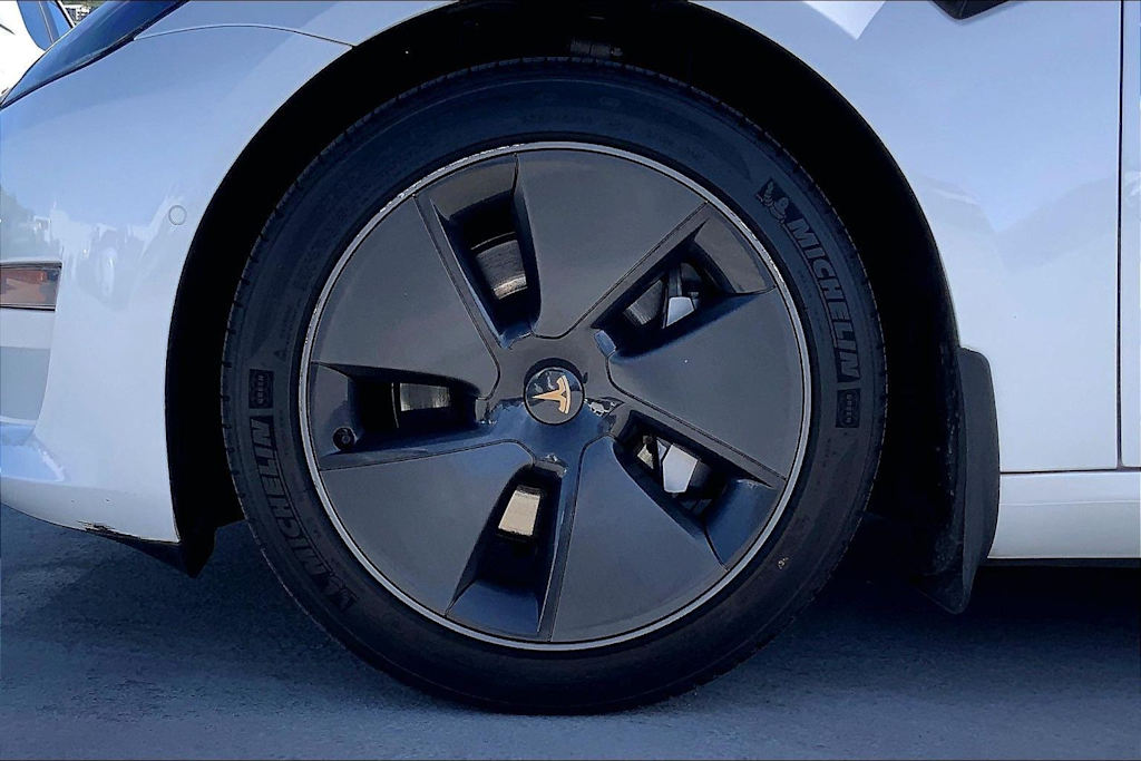 Thumbnail: 2021 Tesla Model 3 - 8