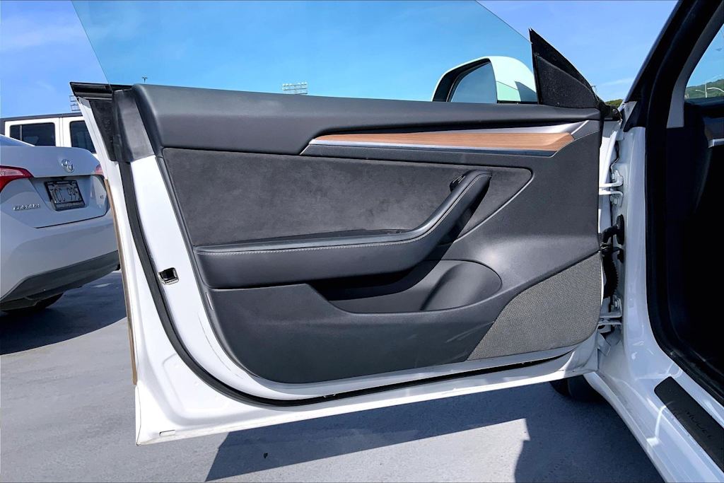 Thumbnail: 2021 Tesla Model 3 - 27