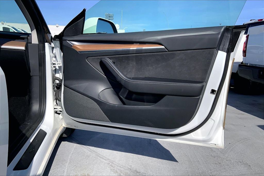 Thumbnail: 2021 Tesla Model 3 - 28