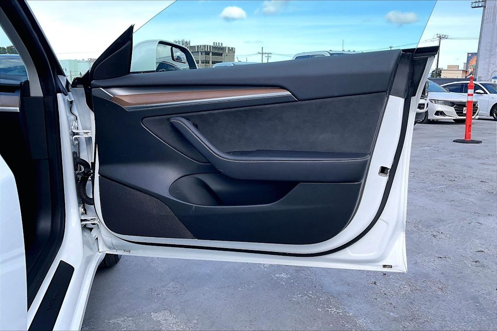 Thumbnail: 2023 Tesla Model 3 - 28