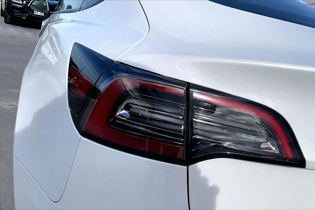 Thumbnail: 2023 Tesla Model 3 - 32