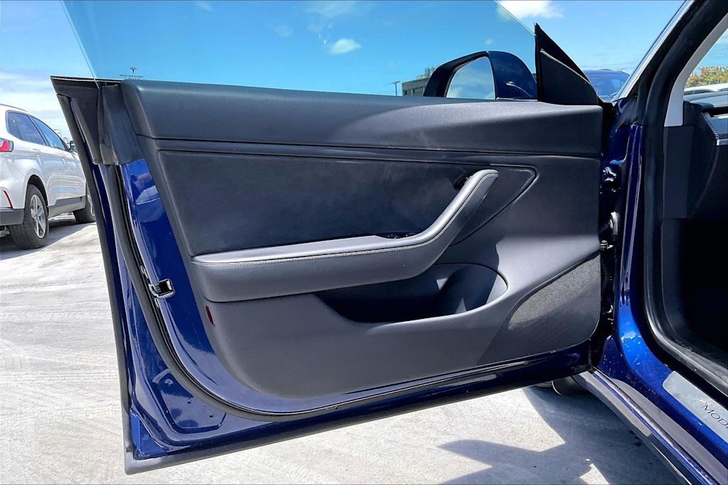 Thumbnail: 2020 Tesla Model 3 - 27