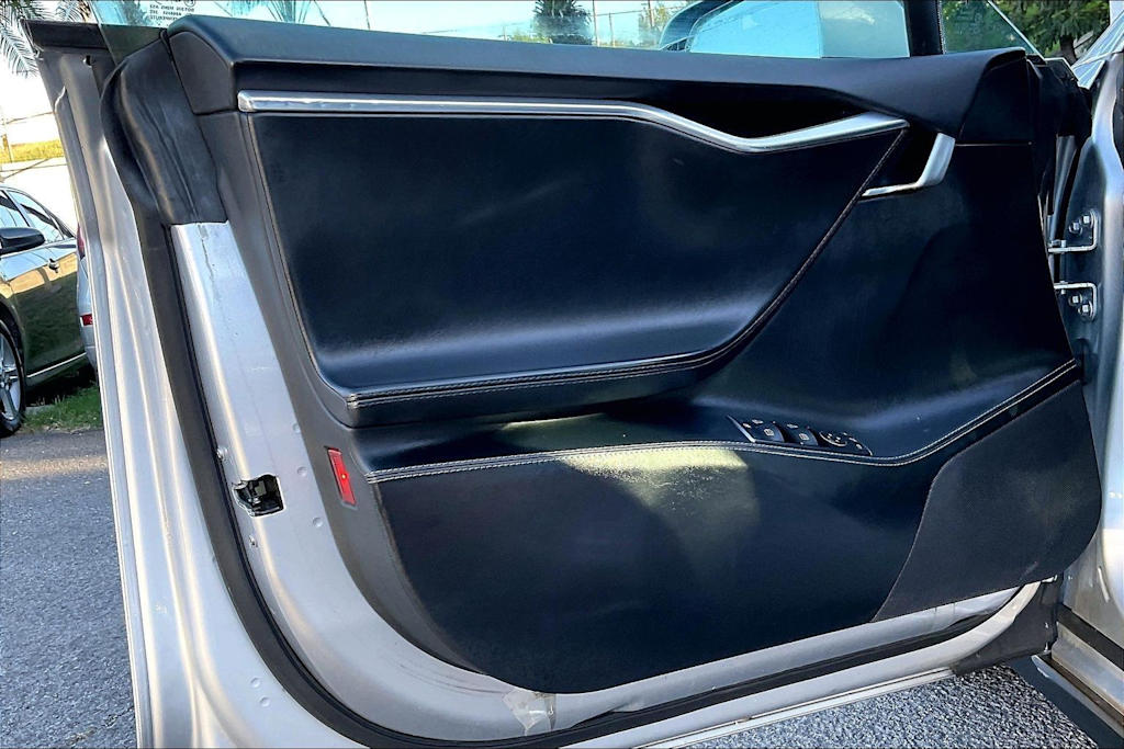 Thumbnail: 2016 Tesla Model S - 27