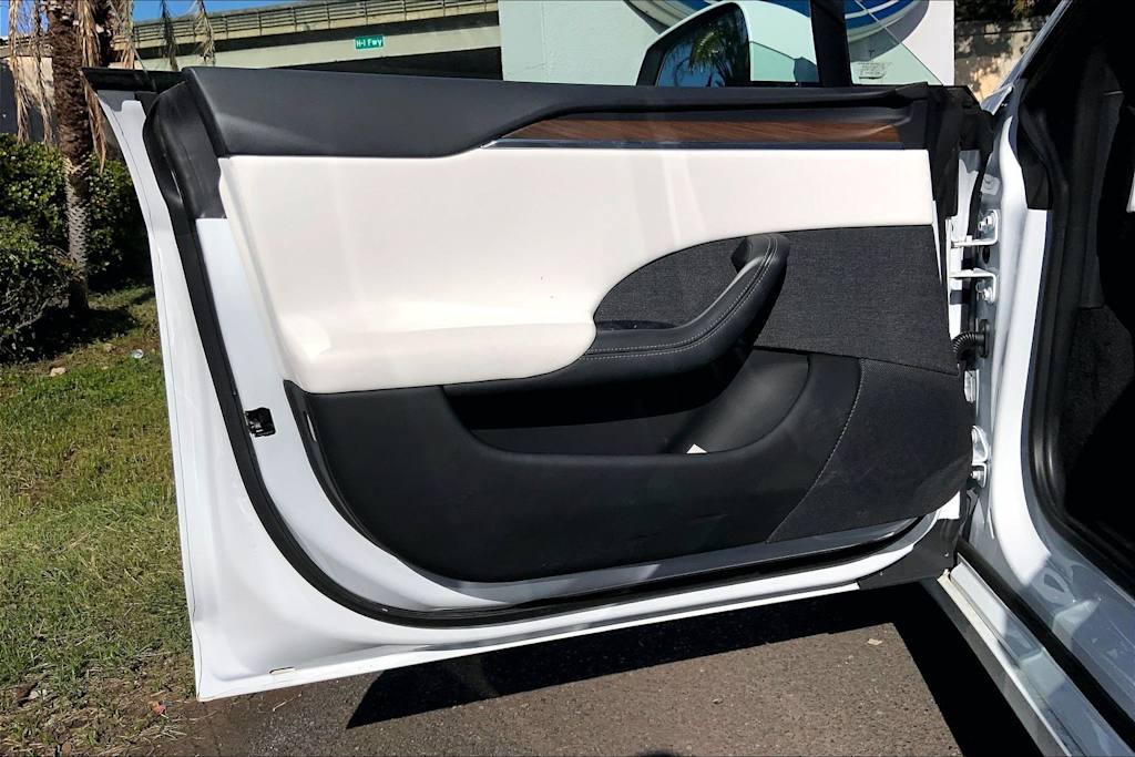 Thumbnail: 2022 Tesla Model S - 27