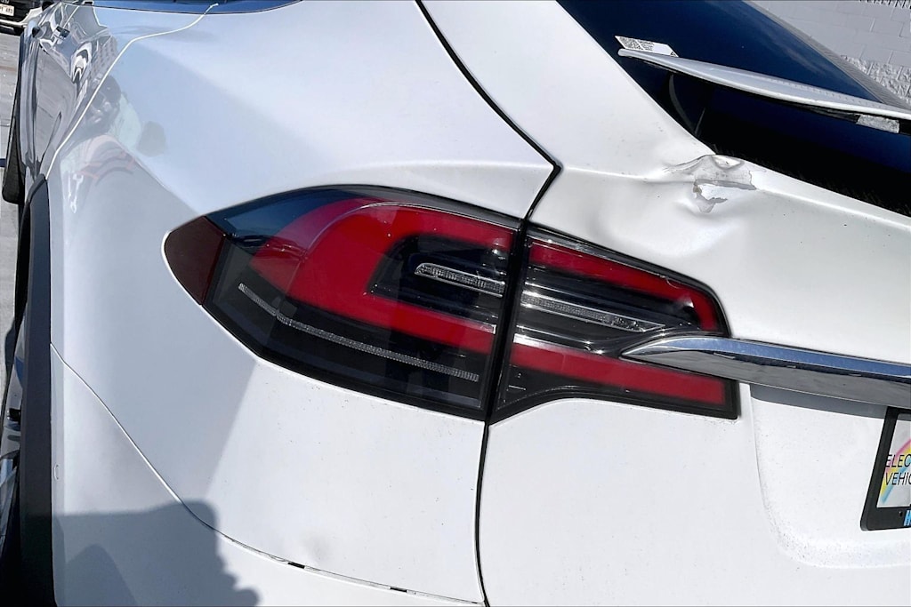 Thumbnail: 2020 Tesla Model X - 32