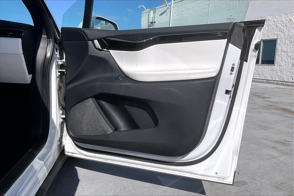 Thumbnail: 2020 Tesla Model X - 28