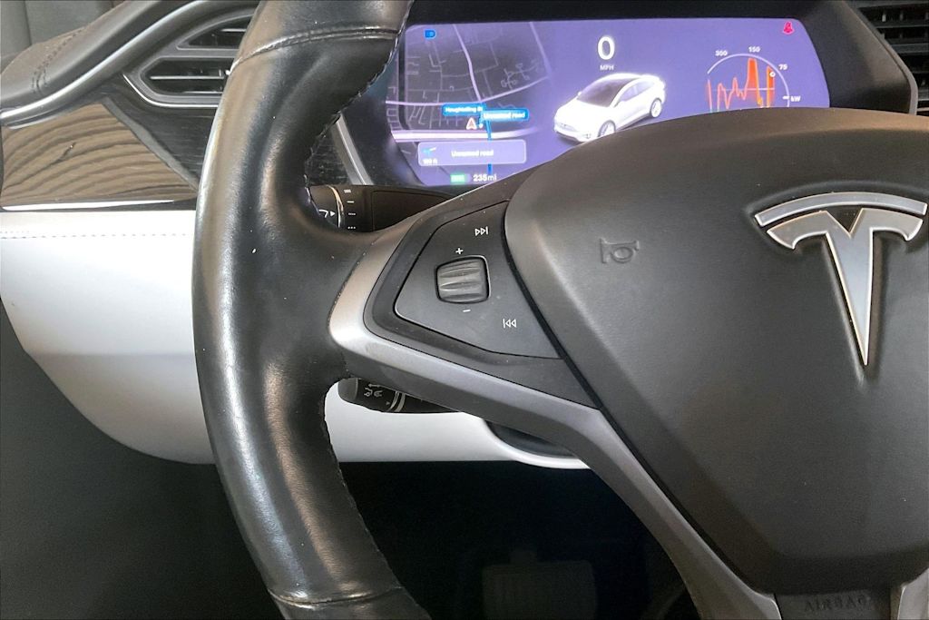 Thumbnail: 2020 Tesla Model X - 24