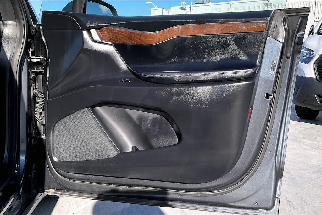 Thumbnail: 2020 Tesla Model X - 28