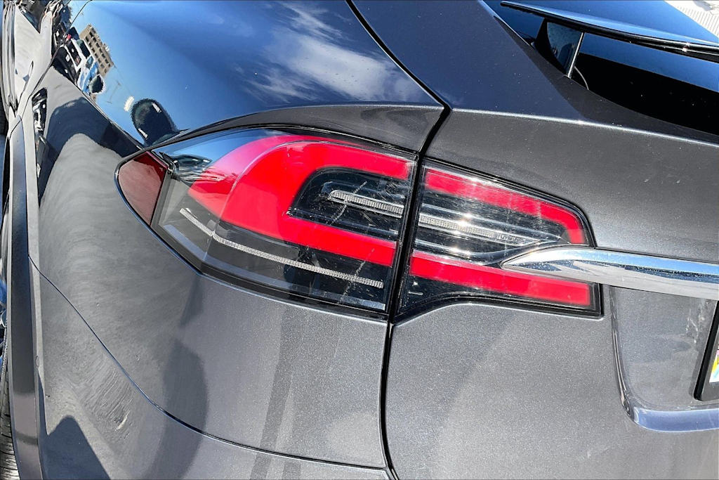 Thumbnail: 2020 Tesla Model X - 32