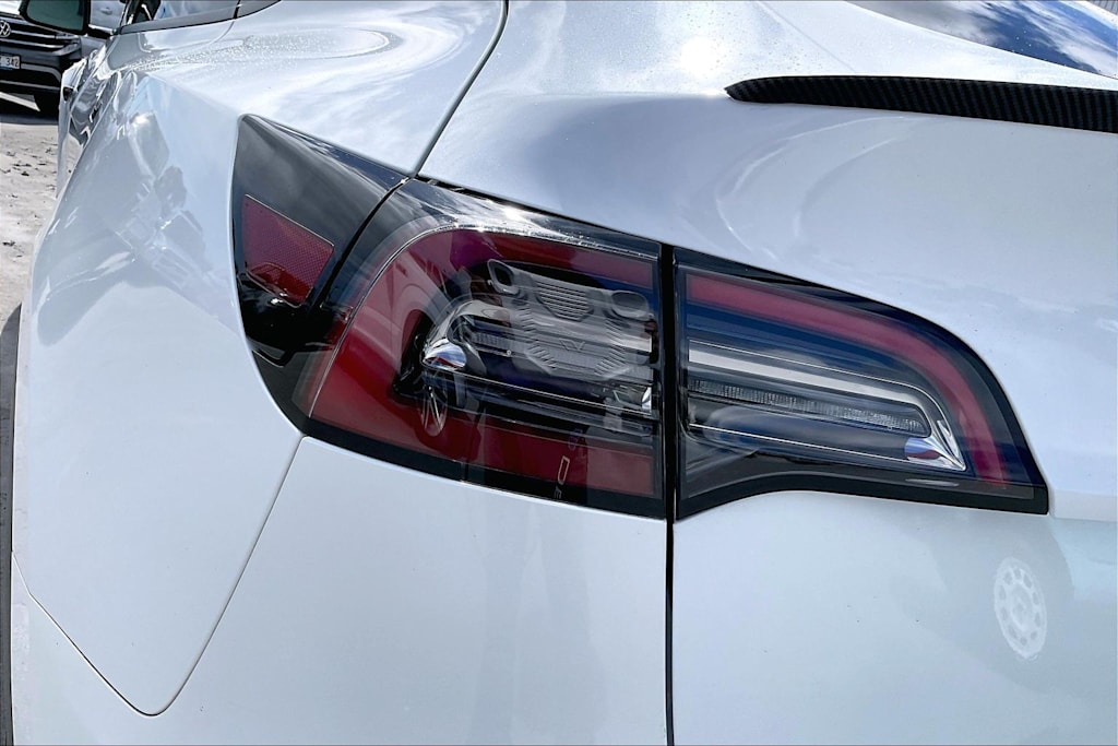Thumbnail: 2021 Tesla Model Y - 32