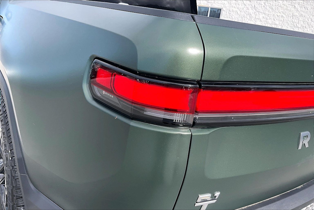 Thumbnail: 2024 Rivian R1T - 32