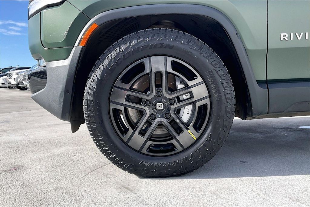 Thumbnail: 2024 Rivian R1T - 8