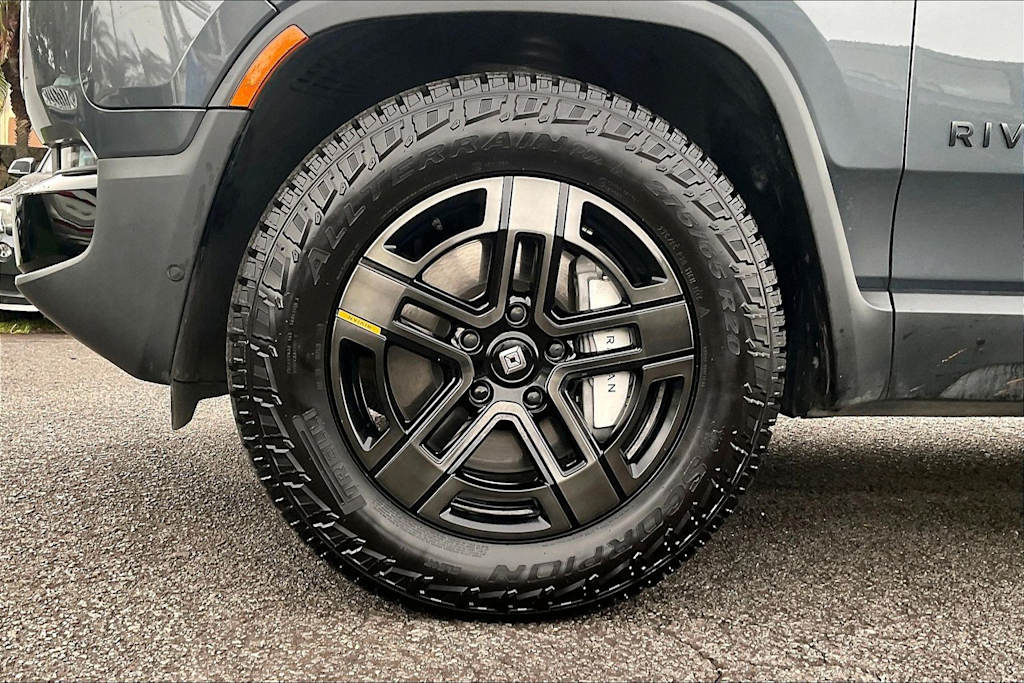 Thumbnail: 2025 Rivian R1T - 8