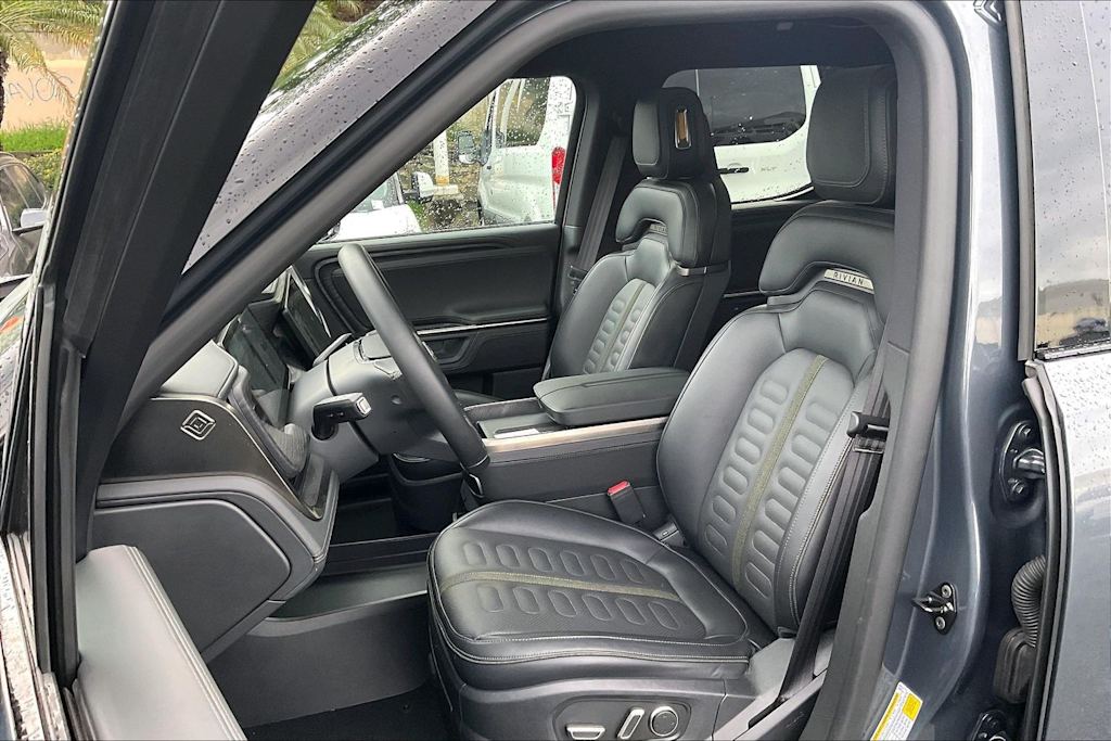 Thumbnail: 2025 Rivian R1T - 11