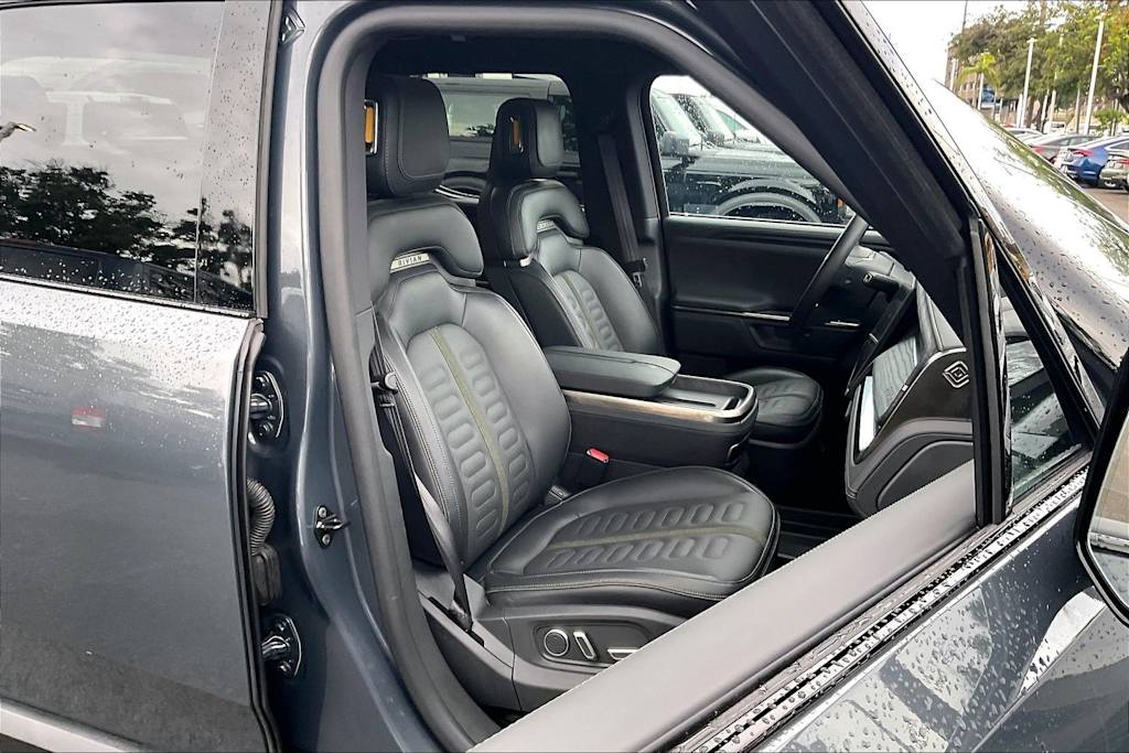 Thumbnail: 2025 Rivian R1T - 12