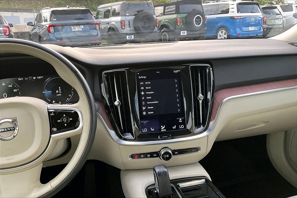 Thumbnail: 2021 Volvo S60 - 16