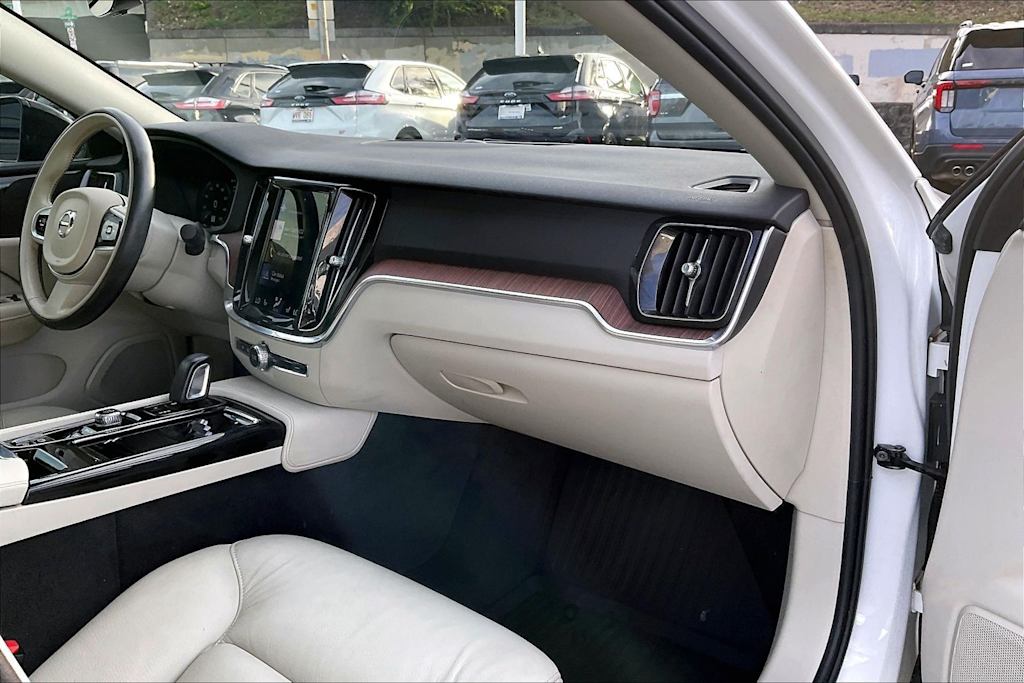 Thumbnail: 2021 Volvo S60 - 15