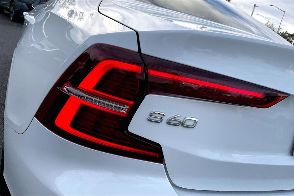 Thumbnail: 2021 Volvo S60 - 32