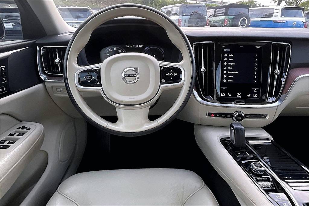 Thumbnail: 2021 Volvo S60 - 14