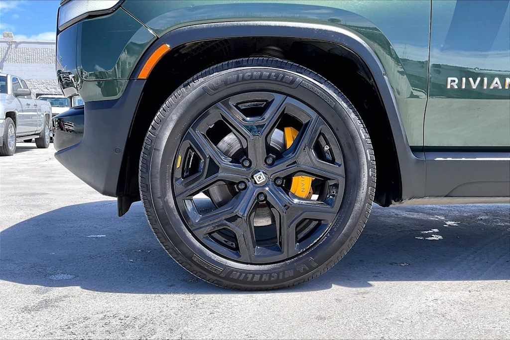 Thumbnail: 2023 Rivian R1S - 8