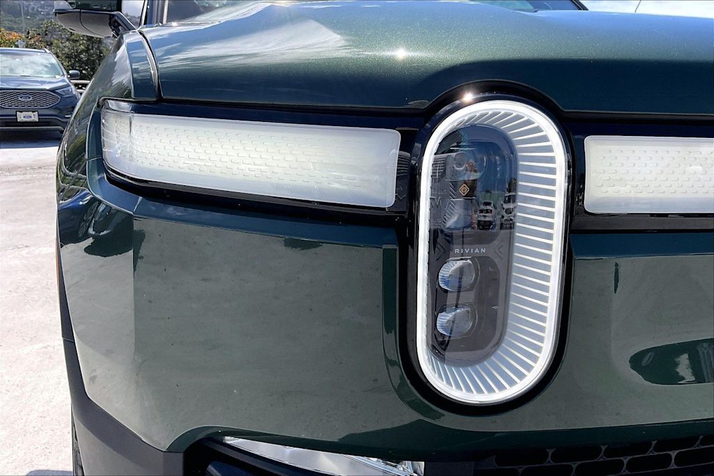 Thumbnail: 2023 Rivian R1S - 31