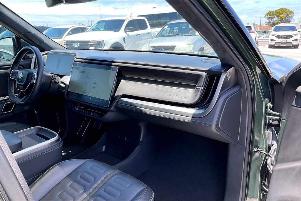 Thumbnail: 2023 Rivian R1S - 14