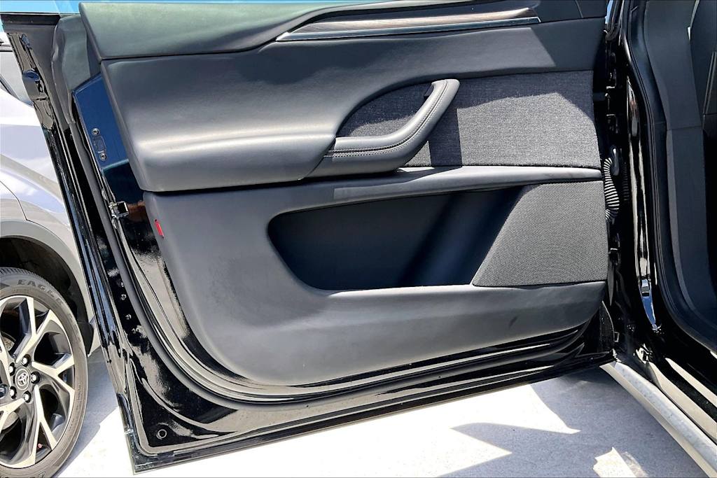 Thumbnail: 2023 Tesla Model X - 28