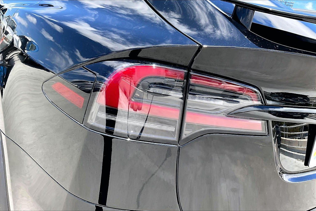 Thumbnail: 2023 Tesla Model X - 33