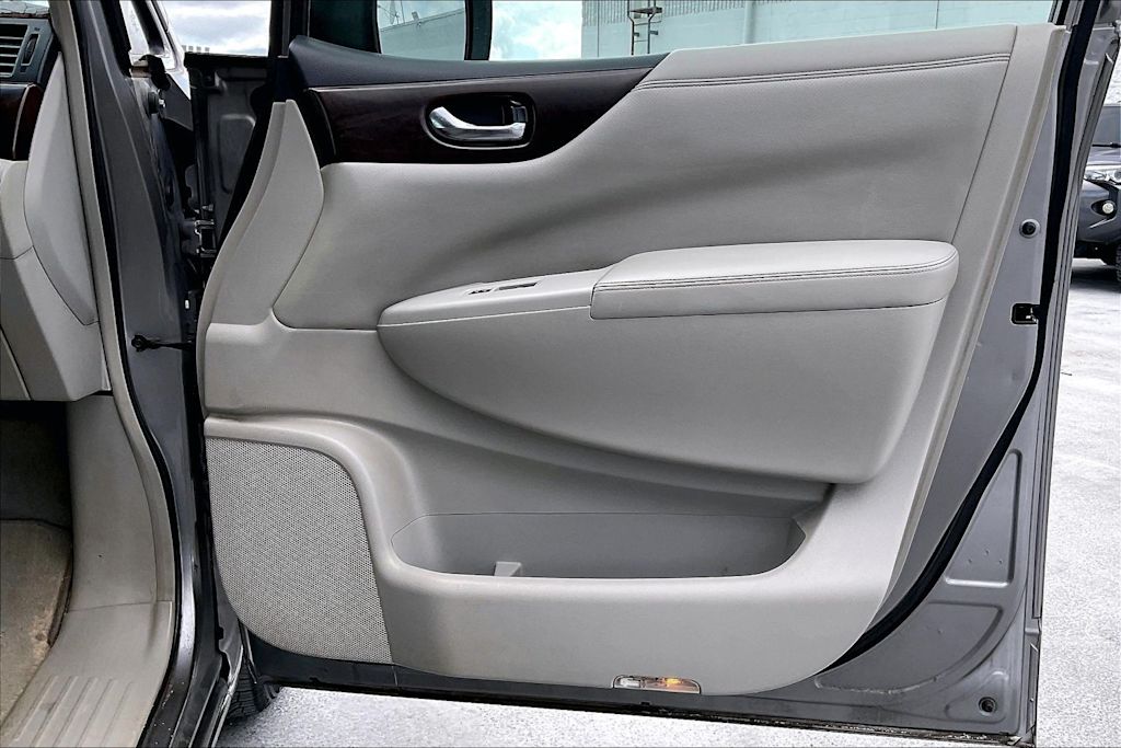 Thumbnail: 2011 Nissan Quest - 28