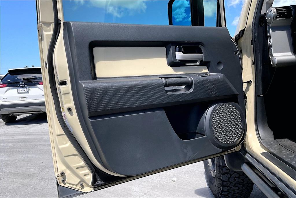 Thumbnail: 2010 Toyota FJ Cruiser - 27