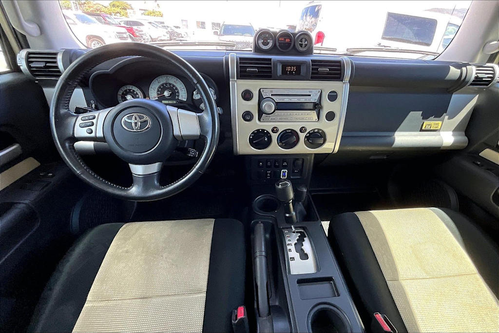 Thumbnail: 2010 Toyota FJ Cruiser - 10