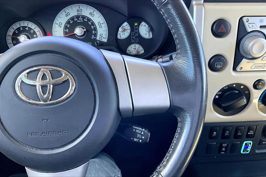 Thumbnail: 2010 Toyota FJ Cruiser - 25