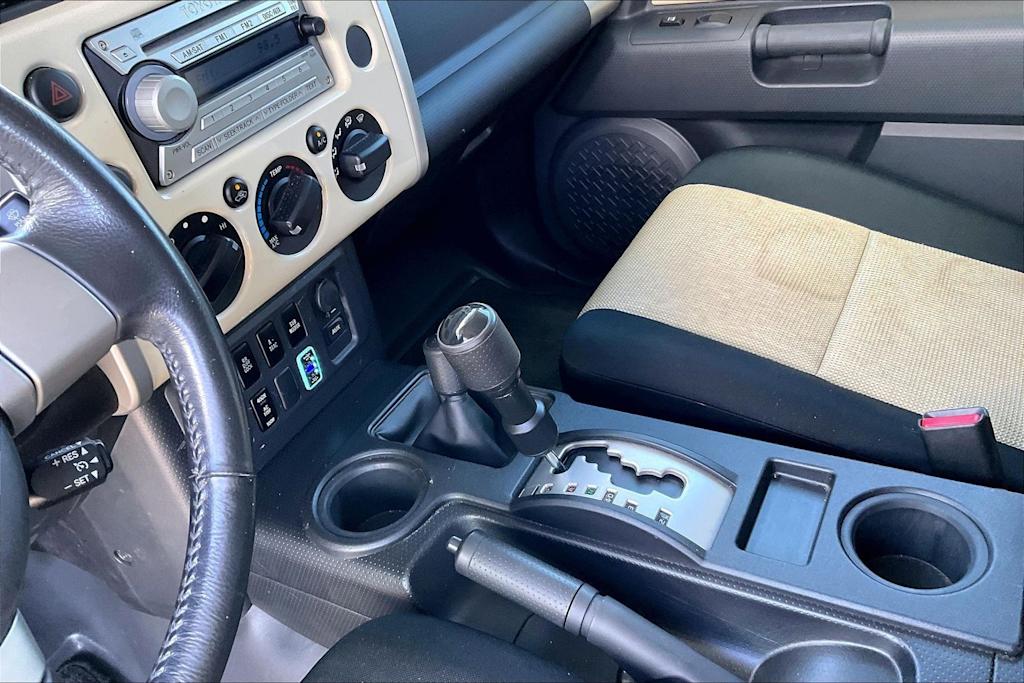 Thumbnail: 2010 Toyota FJ Cruiser - 20