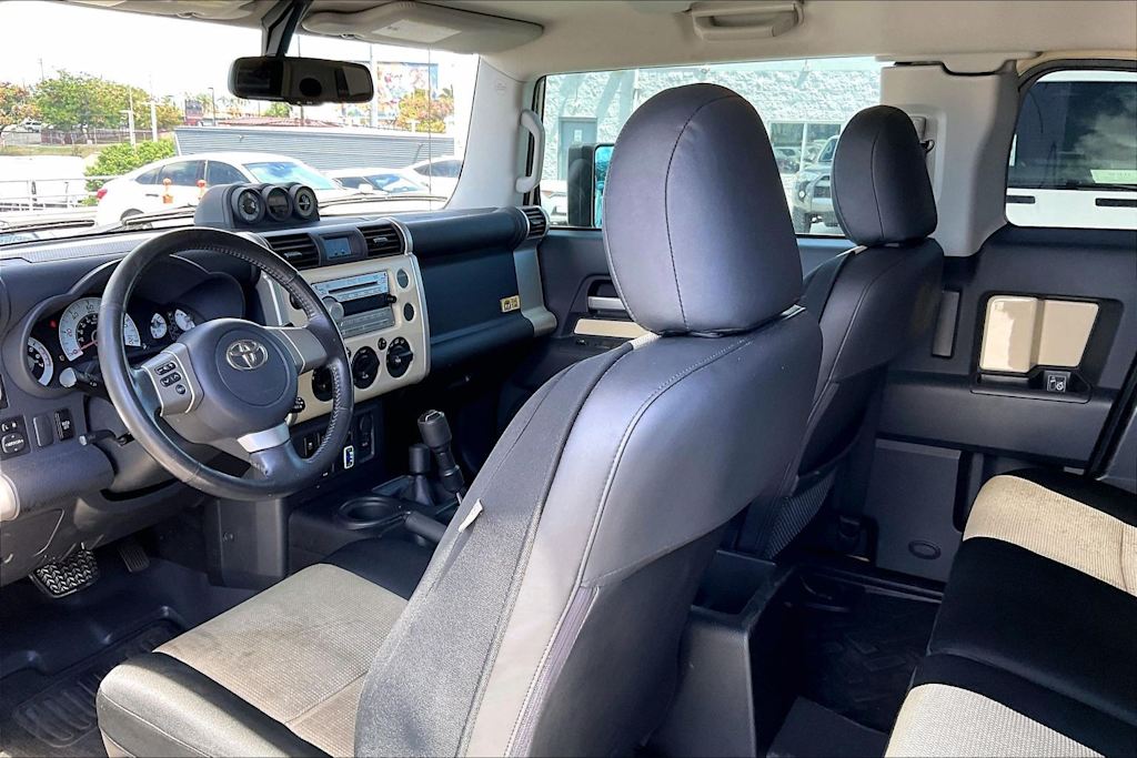 Thumbnail: 2010 Toyota FJ Cruiser - 12