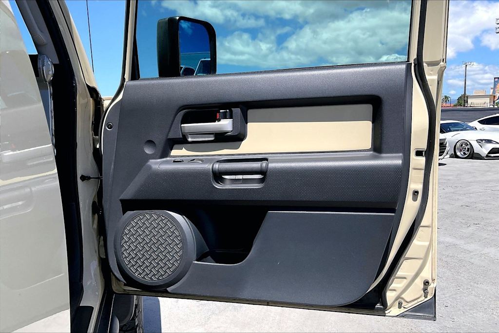 Thumbnail: 2010 Toyota FJ Cruiser - 28