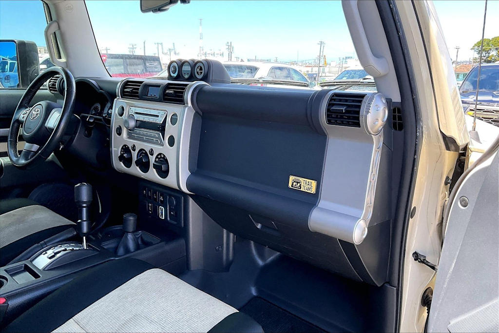 Thumbnail: 2010 Toyota FJ Cruiser - 23