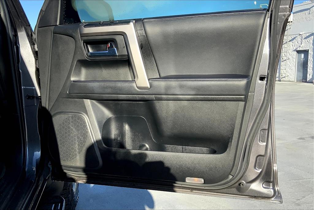 2021 Toyota 4Runner SR5 28