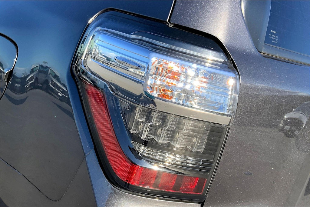 2021 Toyota 4Runner SR5 32