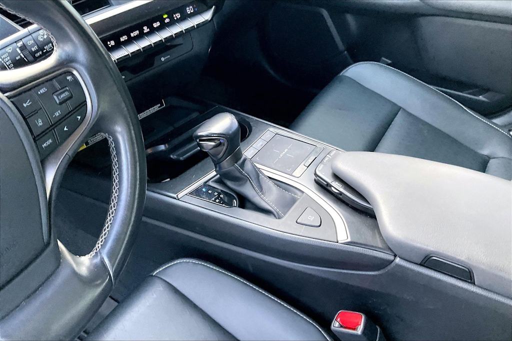 Thumbnail: 2021 Lexus UX - 17