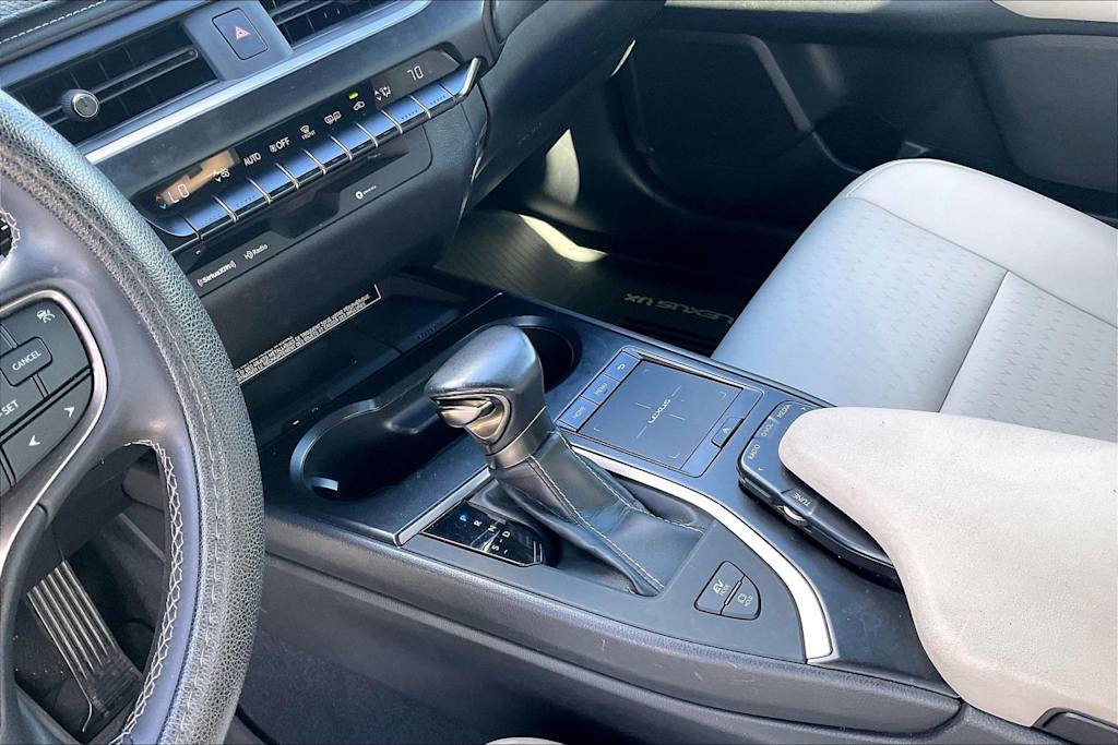 Thumbnail: 2019 Lexus UX - 17