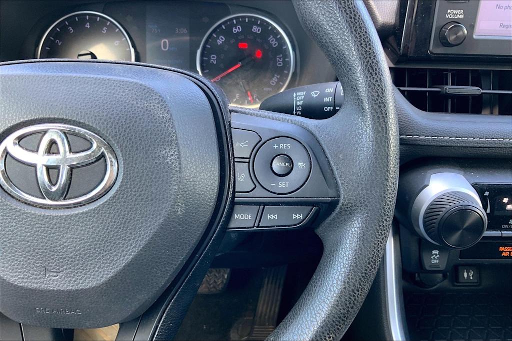 Thumbnail: 2019 Toyota RAV4 - 25