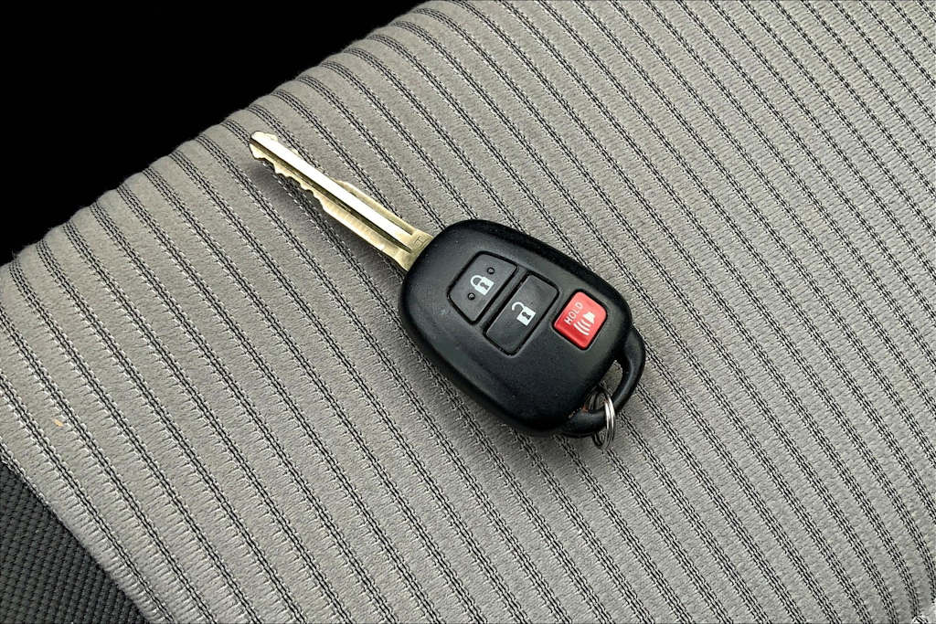 Thumbnail: 2013 Toyota RAV4 - 19