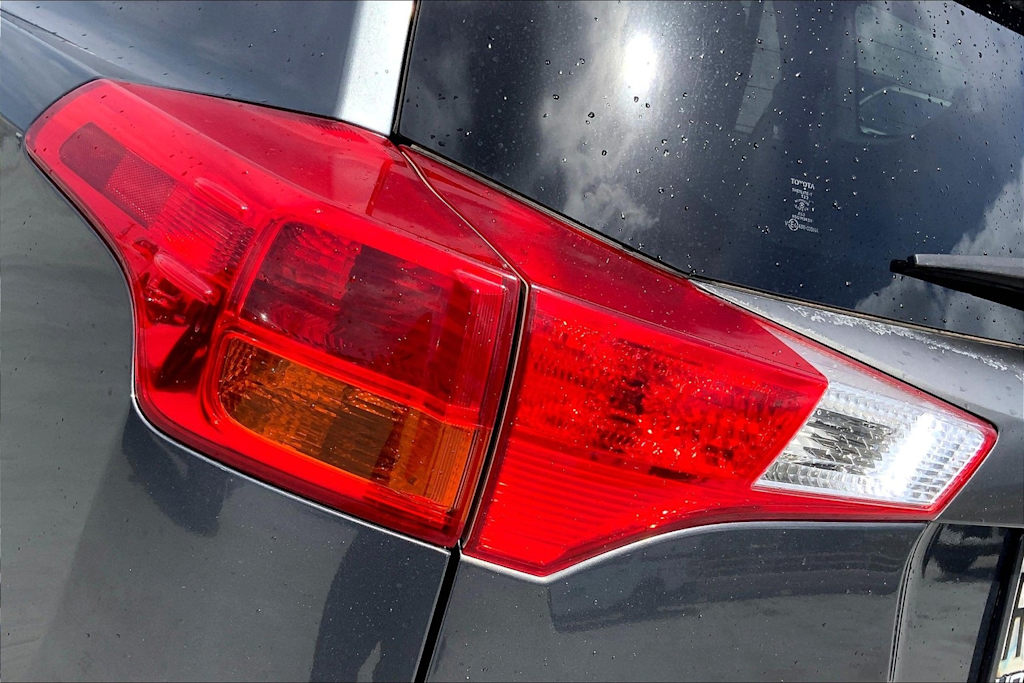 Thumbnail: 2013 Toyota RAV4 - 32