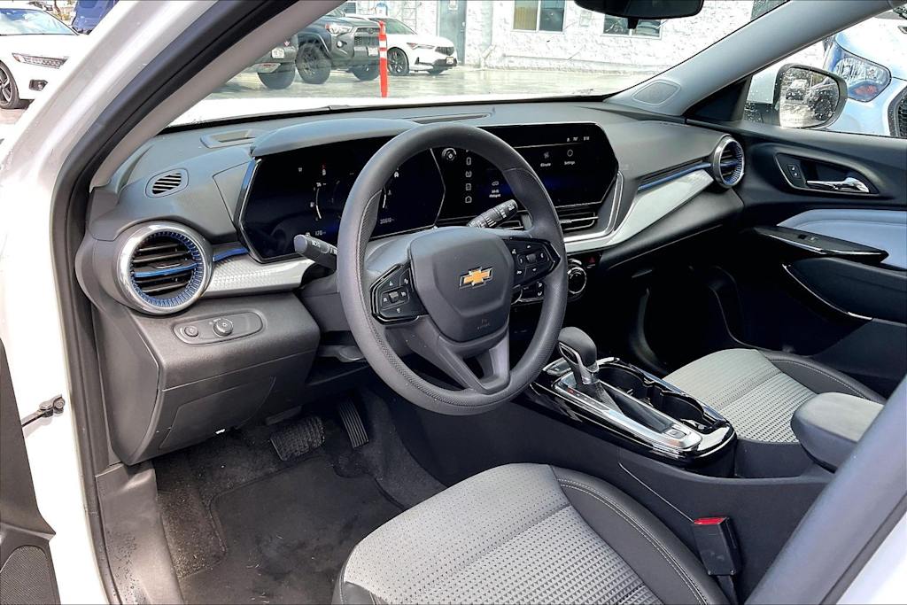 Thumbnail: 2025 Chevrolet Trax - 2