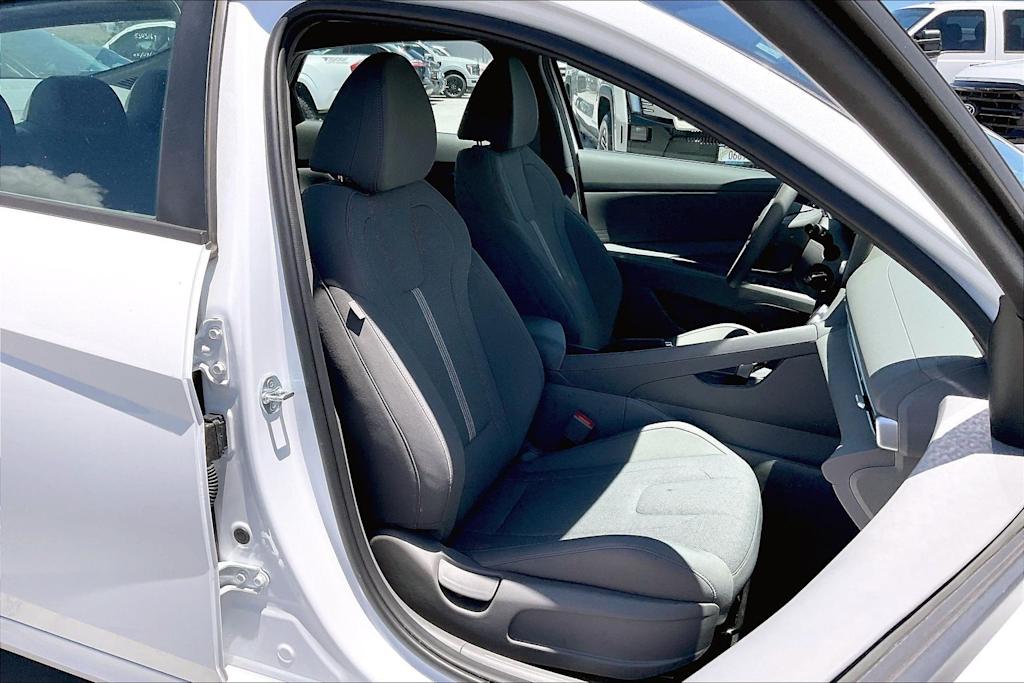 Thumbnail: 2024 Hyundai Elantra - 11