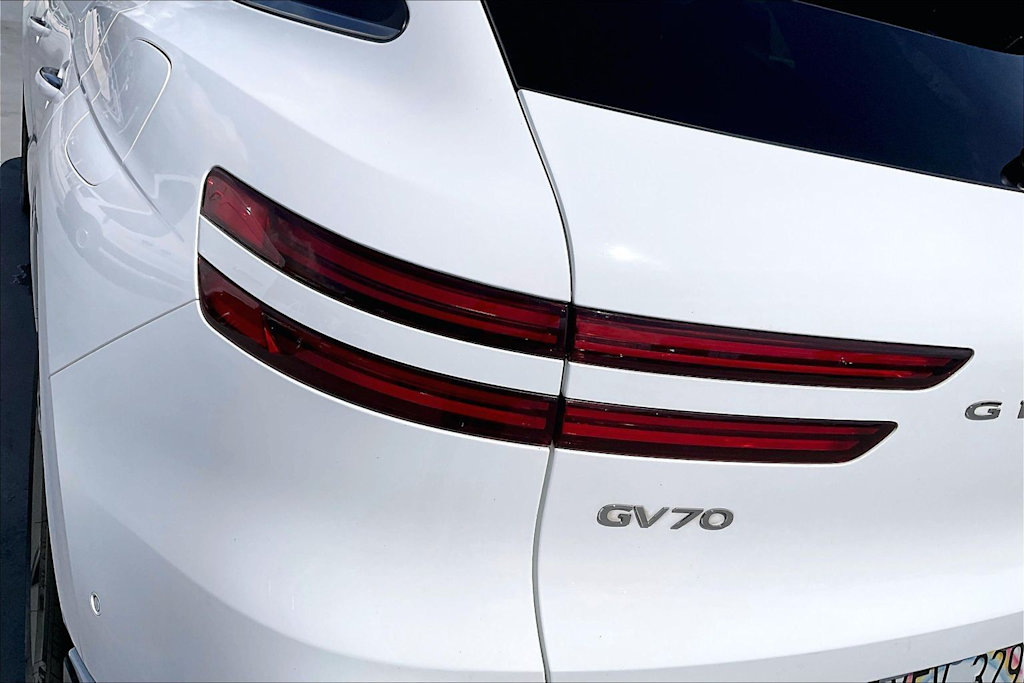 Thumbnail: 2023 Genesis GV70 - 32