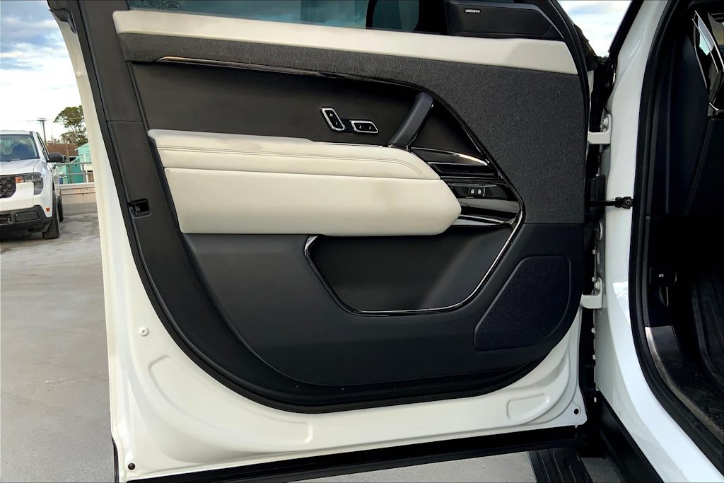Thumbnail: 2023 Land Rover Range Rover Sport - 27