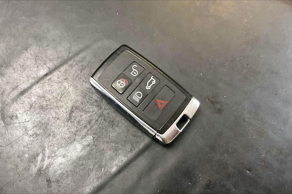 Thumbnail: 2021 Land Rover Range Rover Evoque - 18