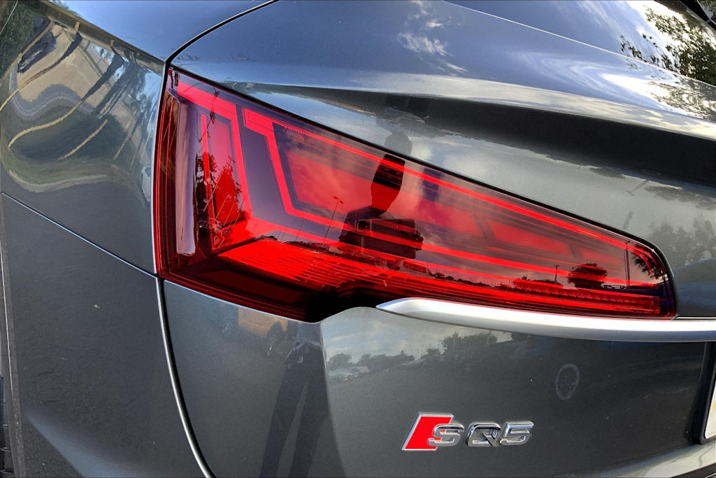 Thumbnail: 2022 Audi SQ5 - 32